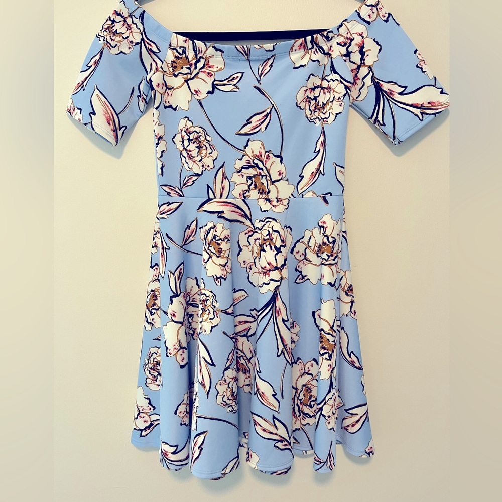 Nine Britton off the shoulder blue floral dress
